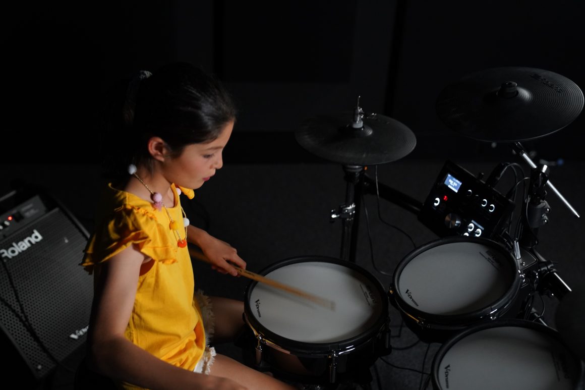 Kids playing online drums